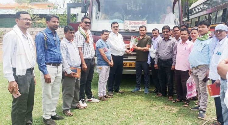 मतदान सामग्री जमा कराकर ब्लॉक मुख्यालय लौटे मतदान कर्मी