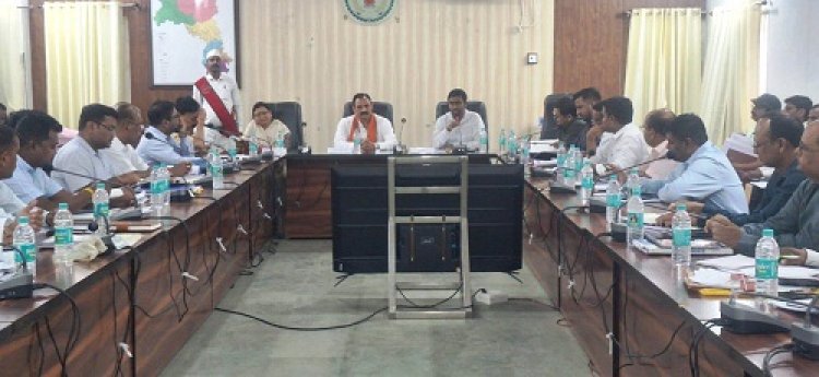 स्वास्थ्य मंत्री ने ली जिला अधिकरियों की समीक्षा बैठक