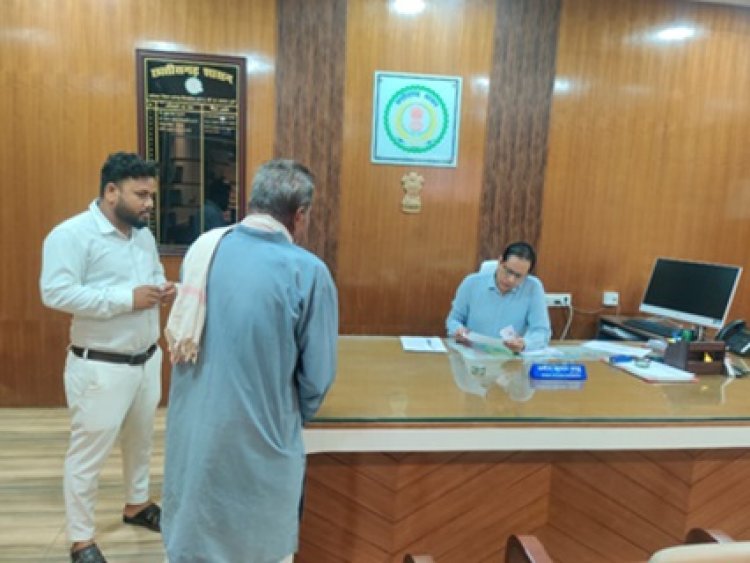 कलेक्टर ने जनदर्शन में नागरिकों क़े आवेदन पर कार्यवाही क़े निर्देश दिए