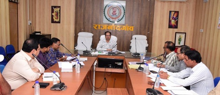 कलेक्टर ने लोक निर्माण विभाग के निर्माण कार्यों की प्रगति की समीक्षा की