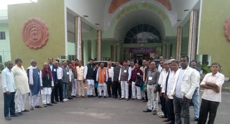 नारायण चंदेल के मार्गदर्शन में मोर्चा के सदस्यों ने विधानसभा में देखा कार्यवाही