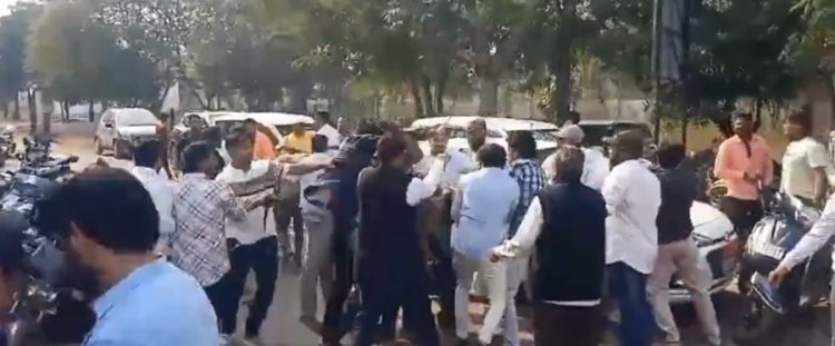वक्फ बोर्ड अध्यक्ष के स्वागत में विवाद, दो गुटों के बीच हिंसक झड़प