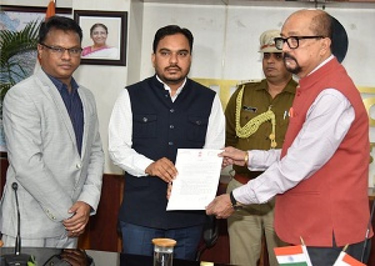 राज्यपाल ने गरियाबंद में आश्रय स्थल संचालन के लिए दिये एक लाख रूपये स्वेच्छा अनुदान राशि
