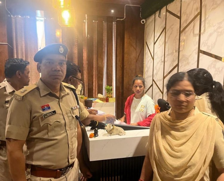 स्पा सेंटरों पर रायपुर पुलिस की बड़ी कार्रवाई, 80 से ज्यादा सेंटरों में एक साथ छापेमारी