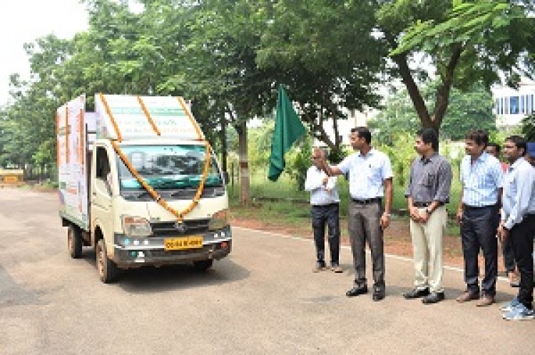 सौर ऊर्जा को बढ़ावा देने जागरूकता वाहन रवाना