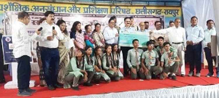 राज्य स्तरीय वाद-विवाद प्रतियोगिता में बलरामपुर को मिला पहला पुरस्कार