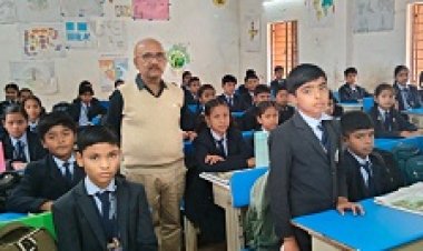 जिला शिक्षा अधिकारी पहुंचे विभिन्न स्कूलों में