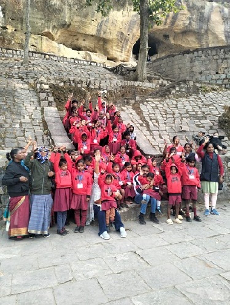दृष्टि बाधित विद्यार्थियों के लिए सुखद अनुभूति से भरा रामगढ़ और सैनिक स्कूल का शैक्षणिक भ्रमण
