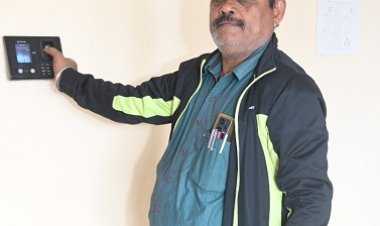 कलेक्टर कार्यालय सारंगढ़ में होने लगा आधार बेस हाजिरी और ईऑफिस से कार्य