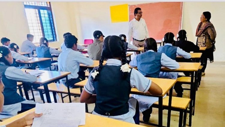 बोर्ड परीक्षाओं की तैयारी परखने मैदान में उतरे डीईओ