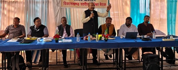 गरियाबंद में शिक्षकों एवं संकुल समन्वयकों की समीक्षा बैठक संपन्न