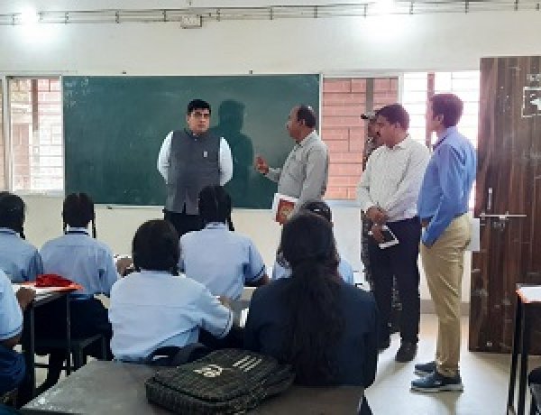 पी.एम. श्री सेजेस करतला का औचक निरीक्षणः कलेक्टर कुणाल दुदावत ने दिए व्यवस्थाओं में सुधार के सख्त निर्देश