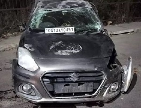 तेलीबांधा हाईवे पर कार पलटी, दो युवक गंभीर घायल