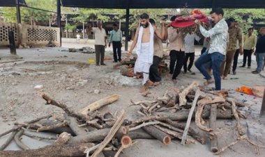 अंतिम संस्कार के लिए शहर के सबसे बड़े मुक्तिधाम में लकड़ी नहीं...