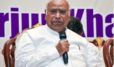 केंद्र सरकार ने बिना किसी सलाह के चार नए लेबर कोड लागू किए : खड़गे