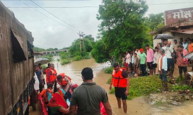 महानदी में बढ़ा जलस्तर, निसदा में बाढ़ के पानी में फंसे परिवार के 6 लोगों का रेस्क्यू