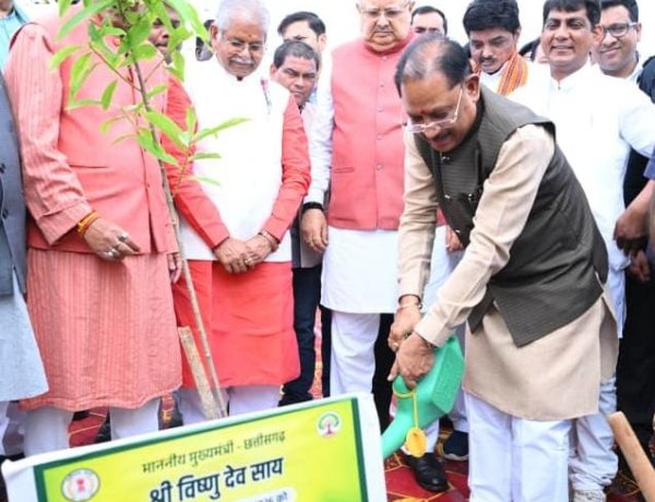 विधानसभा परिसर में मुख्यमंत्री और विस अध्यक्ष ने लगाया रुद्राक्ष का पौधा