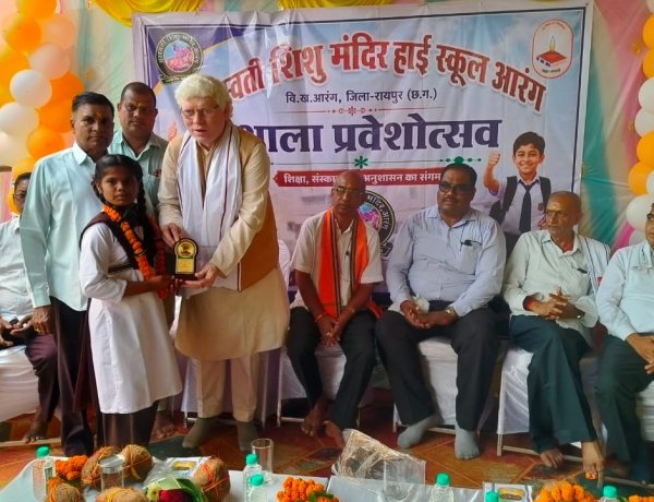 संस्कार और संस्कृति के रंग में रंगा शाला प्रवेश उत्सव, सरस्वती शिशु मंदिर आरंग में गूंजा ‘अरपा पैरी के धार