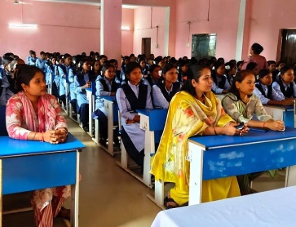 बेटी बचाओ-बेटी पढ़ाओ योजना : मिशन शक्ति के तहत विद्यार्थियों को हेल्पलाइन