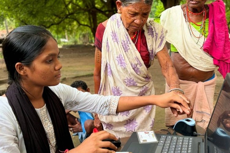 कोर्रा में घर-घर पहुँची स्वास्थ्य विभाग की टीम योजनाएँ