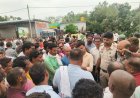 समोदा में जब्त 35.05 मीट्रिक टन खाद की नीलामी टली, भड़के किसानों ने किया चक्काजाम