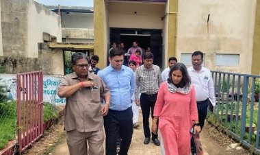 कलेक्टर ने जिला अस्पताल का किया औचक निरीक्षण