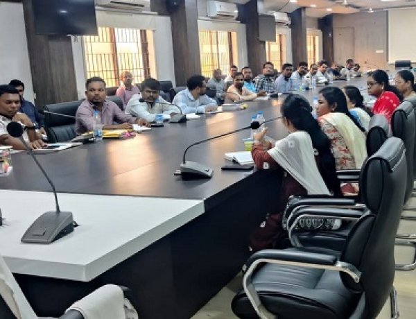 अपर कलेक्टर की अध्यक्षता में राजस्व कर्मचारियों को मिला प्रशिक्षण
