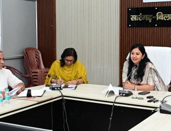 कलेक्टर ने ली प्राइवेट हॉस्पिटल संचालकों की बैठक
