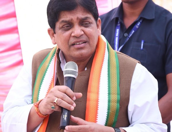 नितिन नबीन के गढ़ में कमल मुरझाया, दतिया में कांग्रेस का परचम”: उपचुनावों में भाजपा की दुर्गति पर डॉ. शिवकुमार डहरिया का करारा प्रहार।