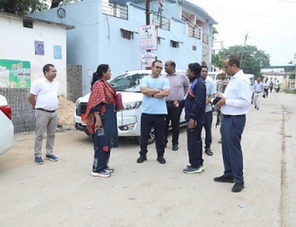 नवपदस्थ कलेक्टर ने नगरीय क्षेत्र में भ्रमण कर समस्याओं की ली जानकारी
