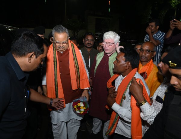 विधानसभा अध्यक्ष डॉ. रमन सिंह का आरंग में आत्मीय स्वागत-कार्यकर्ताओं ने नवीन कन्या महाविद्यालय और एक्सप्रेस ट्रेनों के ठहराव की रखी मांग