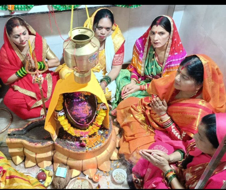 सावन के अंतिम सोमवार पर नर्मदेश्वर महादेव मंदिर में हुआ दुग्धाभिषेक एवं जलाभिषेक