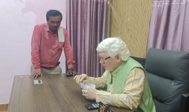 आरंग नगर पालिका अध्यक्ष ने 'गोठ बात' में सुनीं जन-समस्याएं-पाइपलाइन विस्तार के दिए निर्देश, शहीद वीर नारायण सिंह की प्रतिमा स्थापना हेतु मिला ज्ञापन