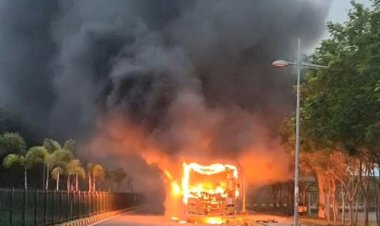 मंत्रालय के सामने AC BRTS बस में भीषण आग, धू-धू कर जली बस