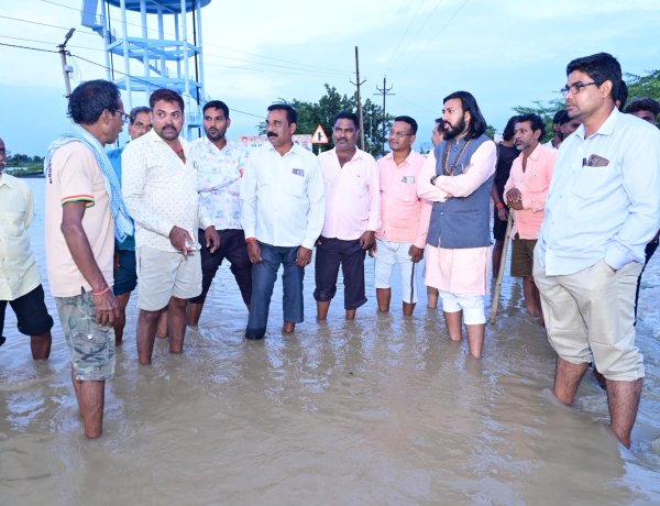 बाढ़ प्रभावितों के बीच पहुंचे मंत्री गुरु खुशवंत साहेब, कागदेही में लिया हालात का जायजा