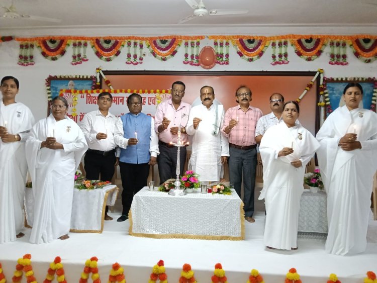 मूल्य आधारित शिक्षा से ही होगा राष्ट्र का नवनिर्माण आरंग में ब्रह्माकुमारी बहनों ने 75 शिक्षकों का किया भव्य सम्मान