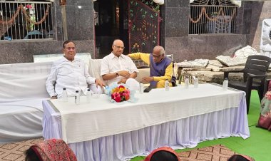 चंदखुरी धाम में पूर्व राज्यपाल रमेश बैस ने परिवार सहित किया पितृ पूजन, पितरों की आत्मा शांति के लिए किया तर्पण