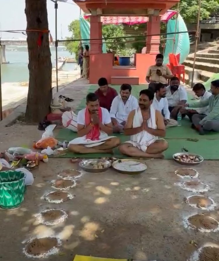 जिन पितरों को स्मरण करने वाला कोई नहीं, उनके लिए राजिम संगम में किया श्राद्ध-तर्पण